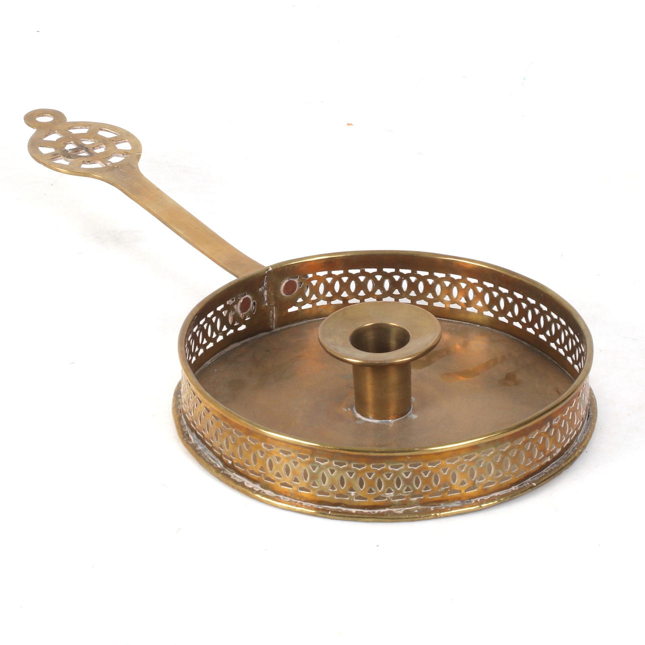 A brass night candlestick, 18th/20th century.