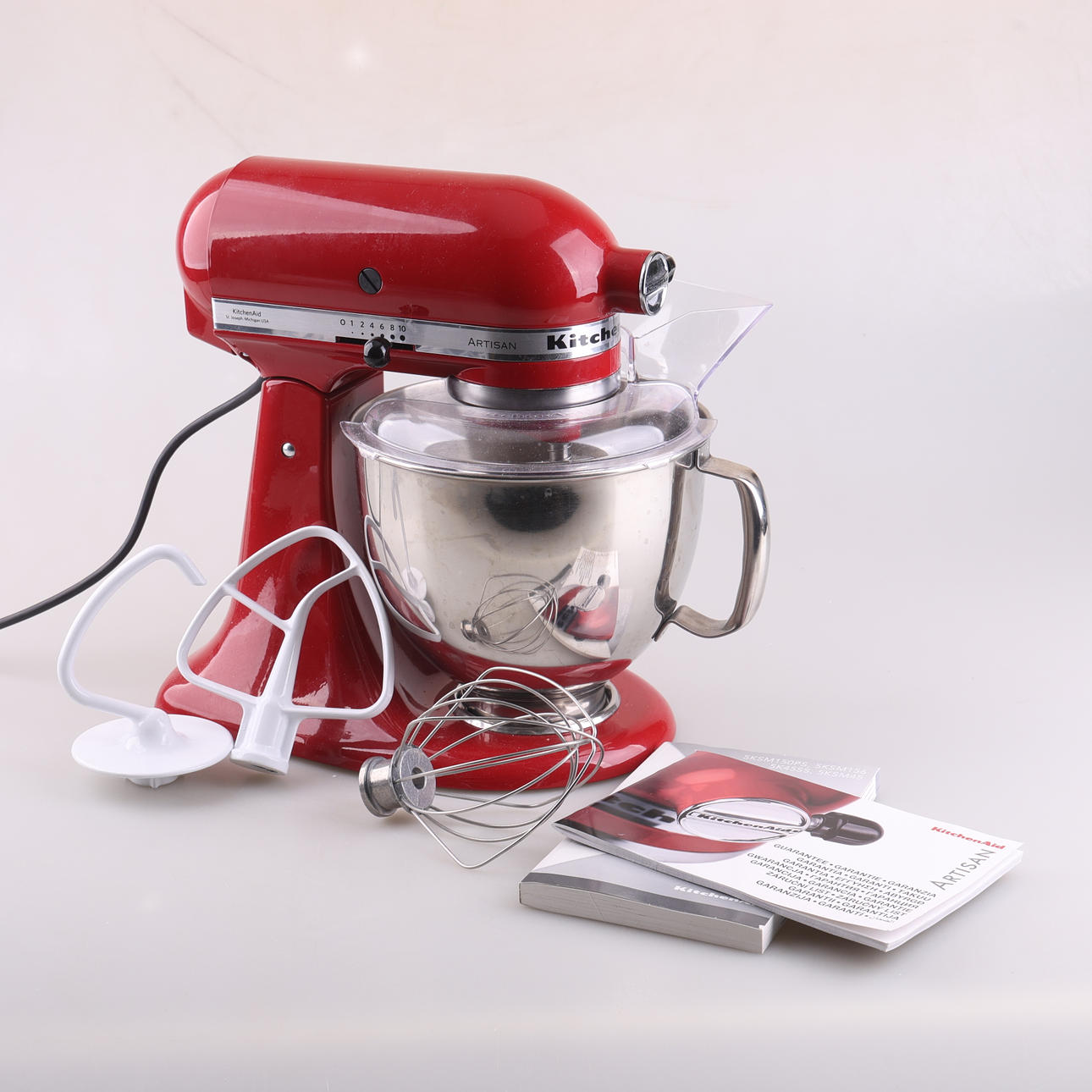 KITCHEN MACHINE, KitchenAid, Artisan with accessories.