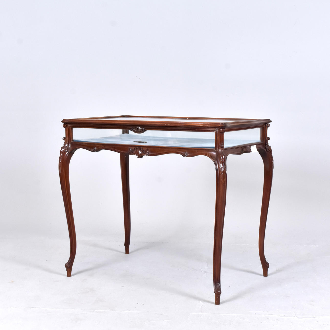 VITRINBORD, mahogny, 1900-talets 1 hälft.