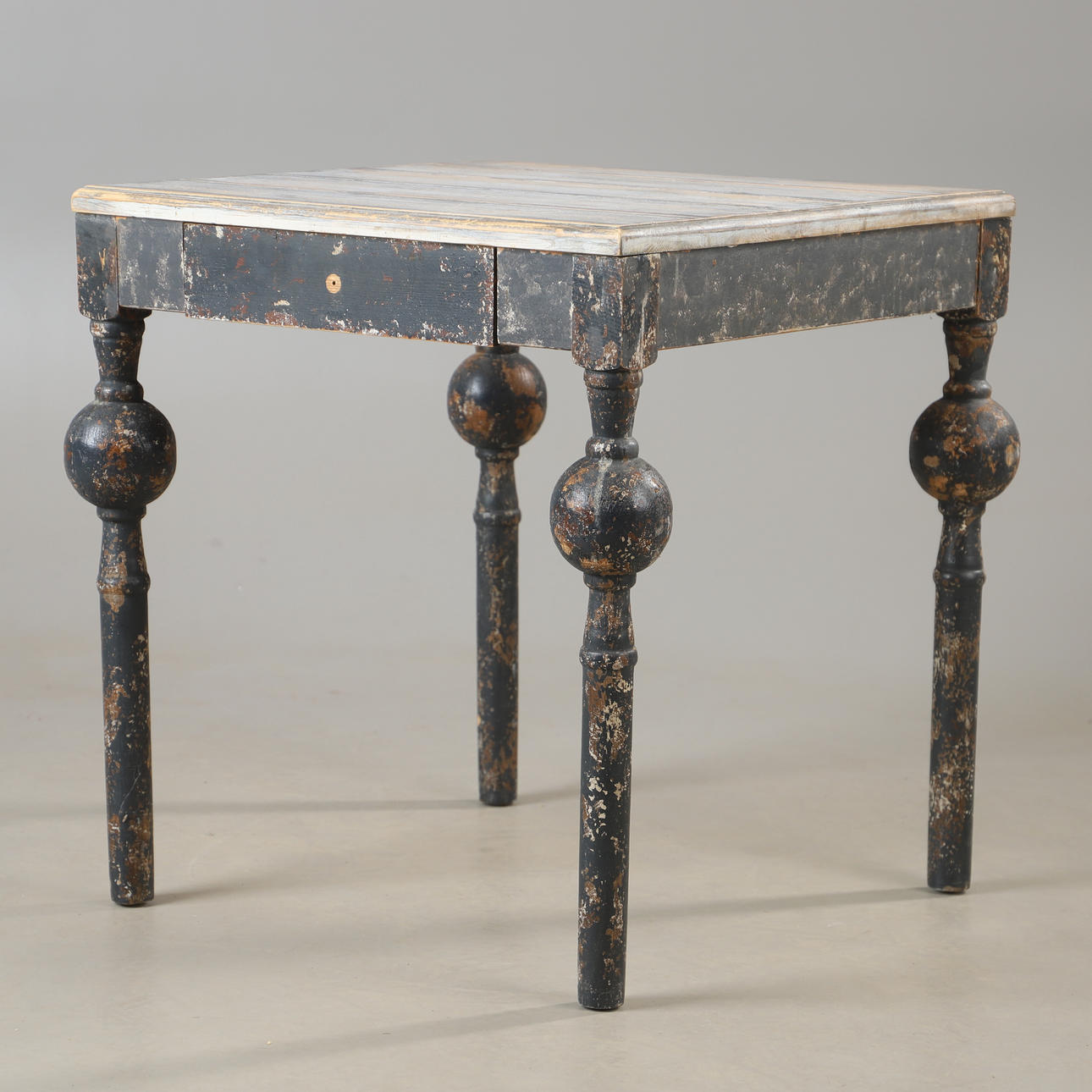 BORD, målat, 1900-talets andra hälft.