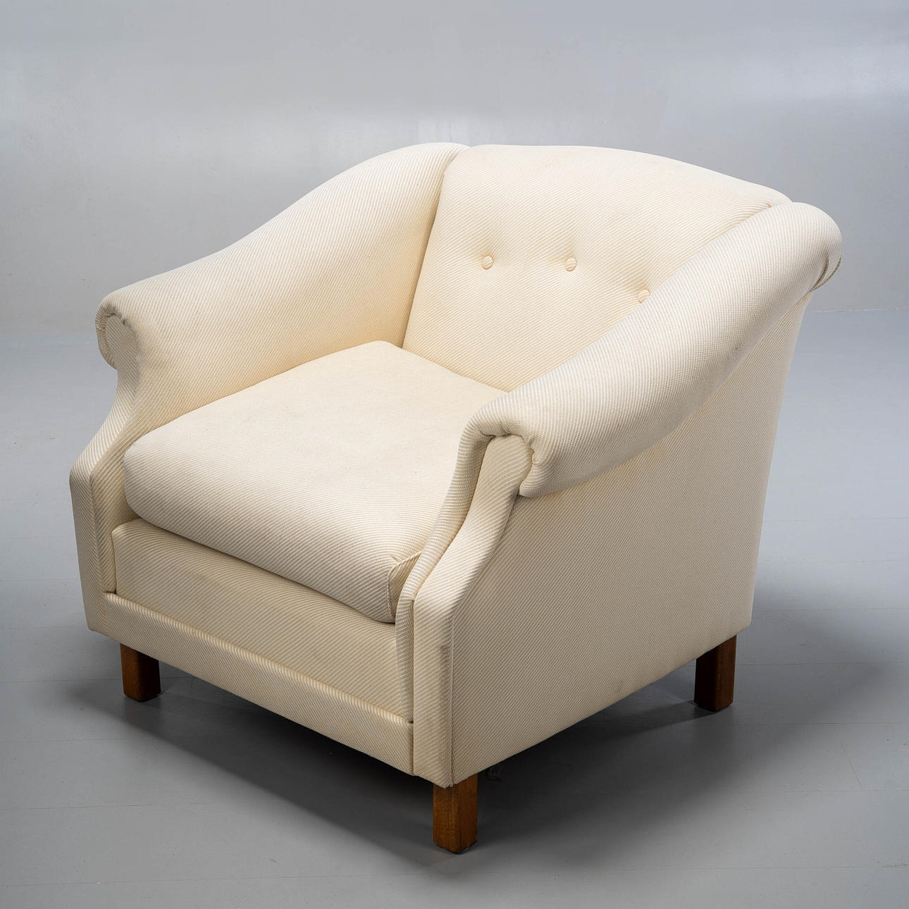 FÅTÖLJ. Textil & teak 1970-tal.
