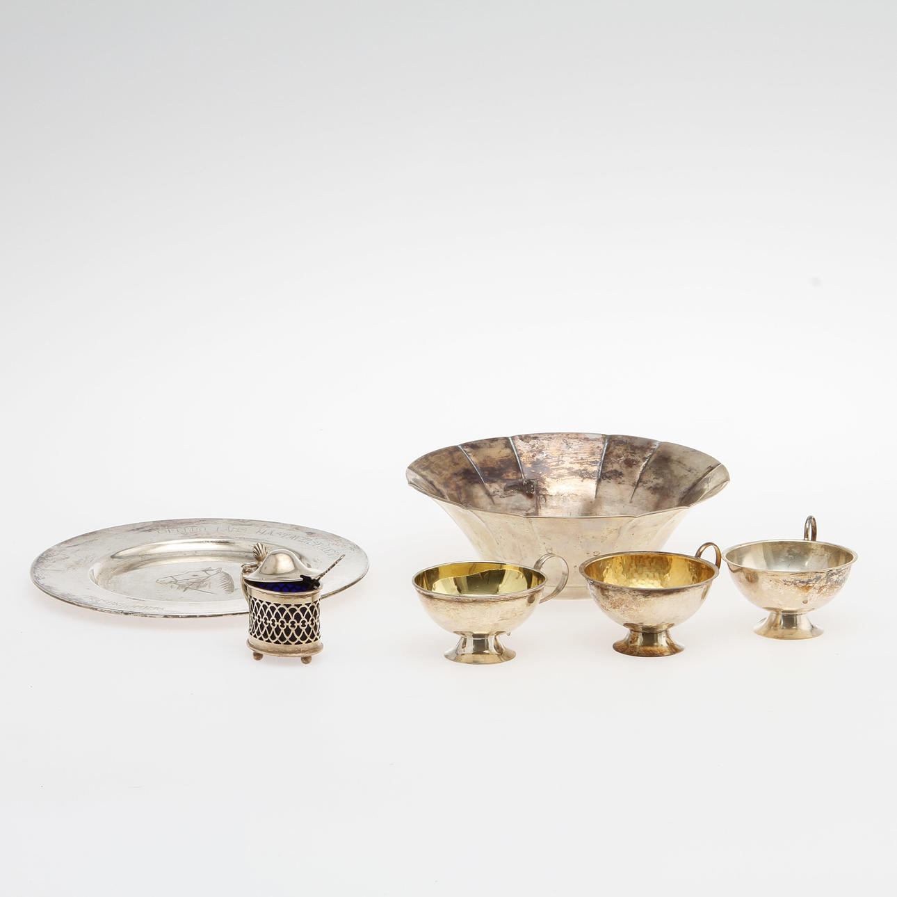 FAT, SKÅL, PUNSCHBÄGARE 3 st samt SALTKAR, silver, England och Sverige. Vikt ca 360 gram.