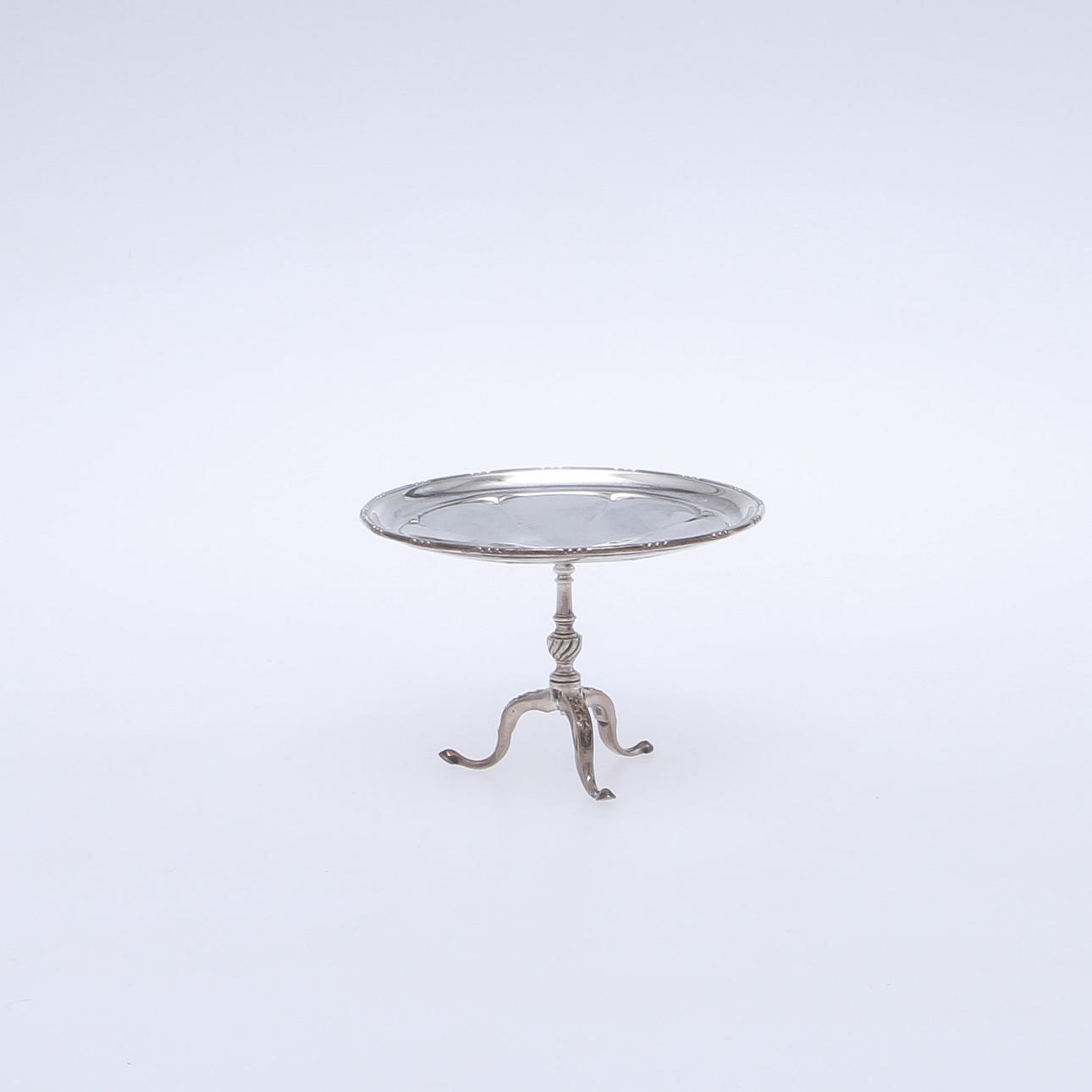 KREDENSFAT i form av ett bord, silver, Sheffiled 1918. Vikt ca 90 gram.