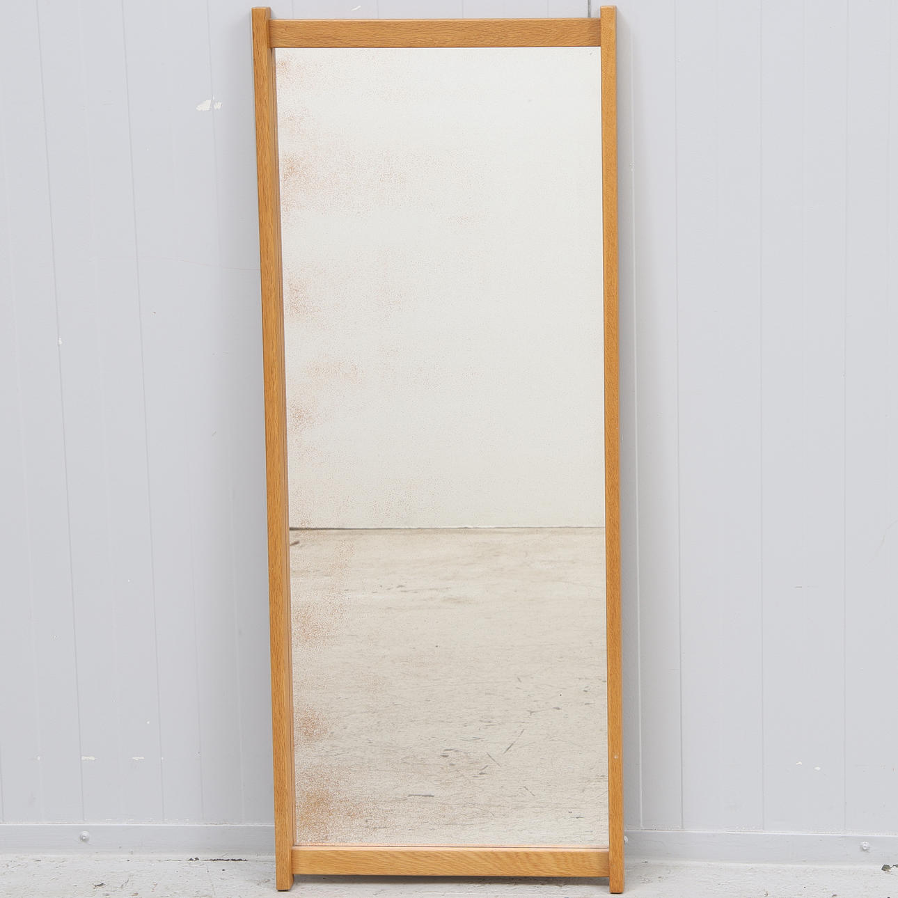 VÄGGSPEGEL, lövträ, 1900-talets senare hälft.