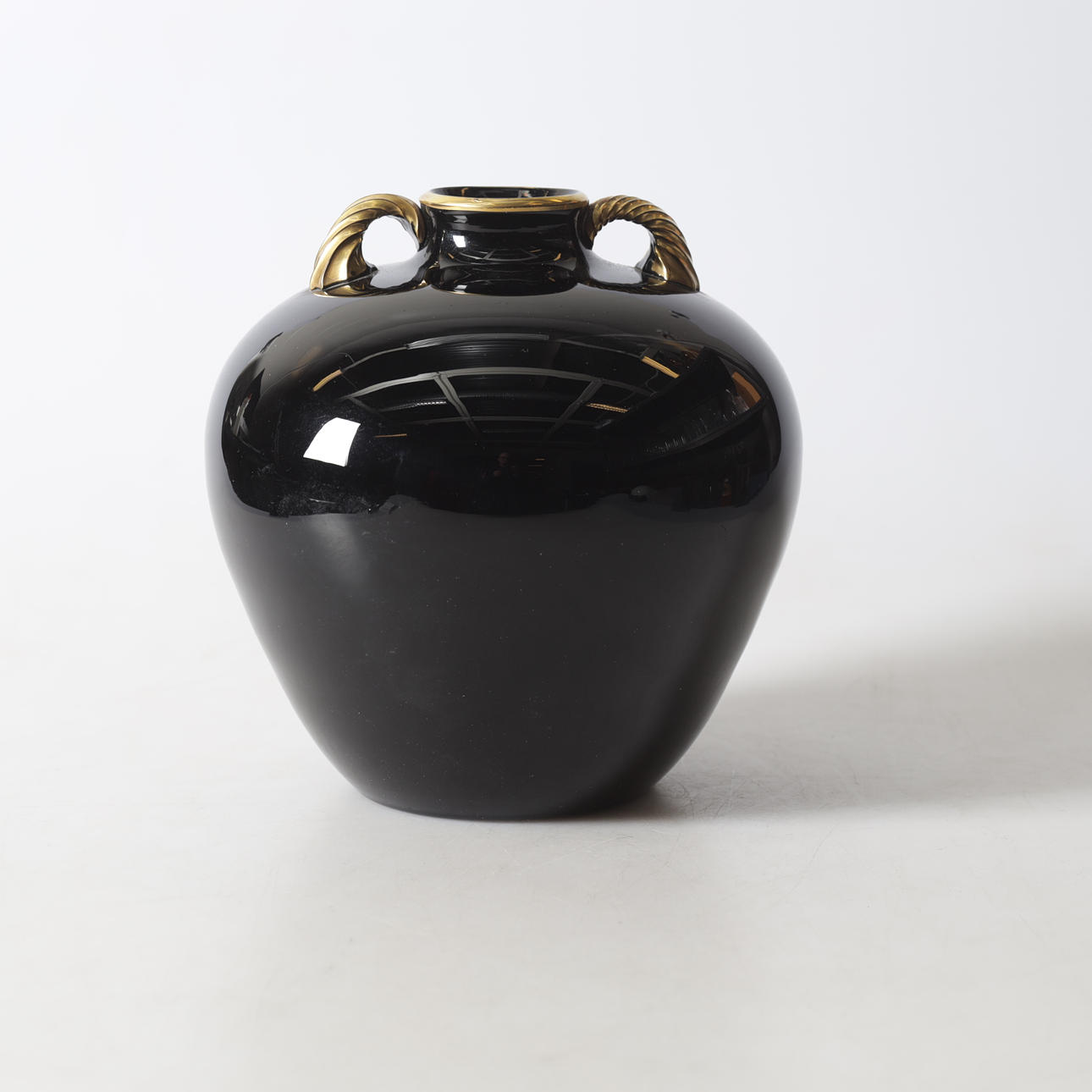 A glass vase, 20th century.