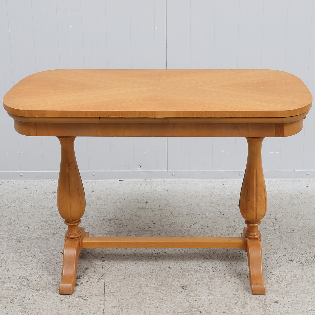 SOFFBORD, utdragbart, lövträ, 1900-talets senare hälft.