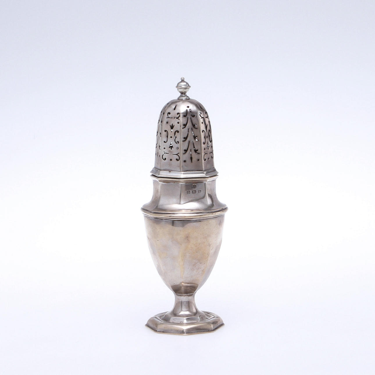 SOCKERSTRÖARE, silver, SWS & Co, Birmingham, 1910. Vikt ca 185 gram.