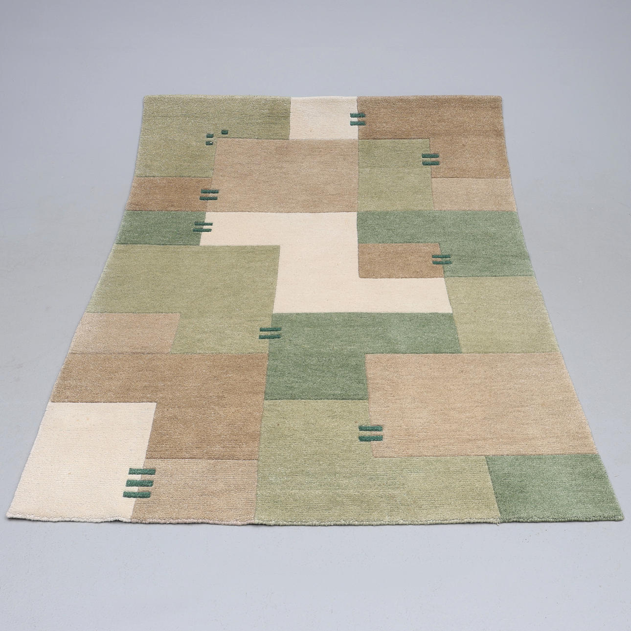CARPET. Wool, approx. 231 x 171 cm.