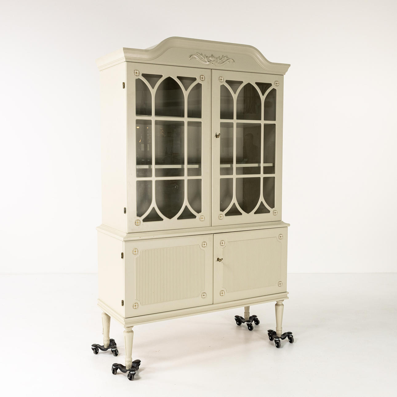 SALSKÅP. Gustaviansk stil, Möbelfakta.