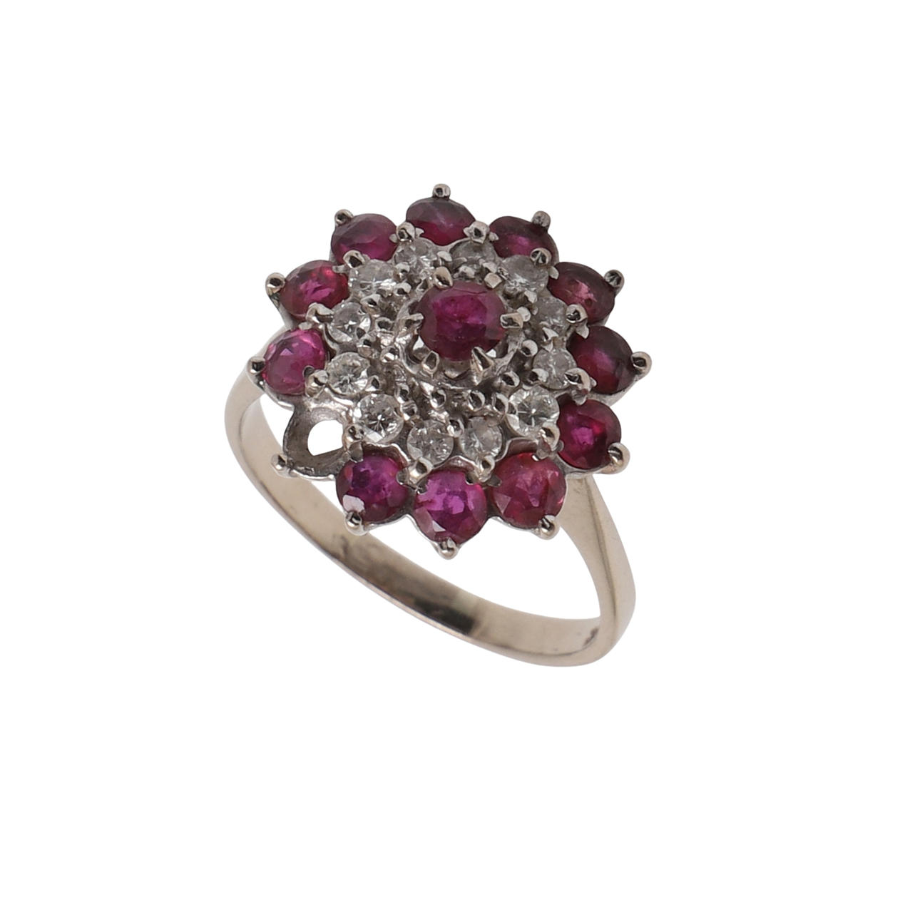 AN 18CT GOLD, RUBY AND DIAMOND CLUSTER RING.