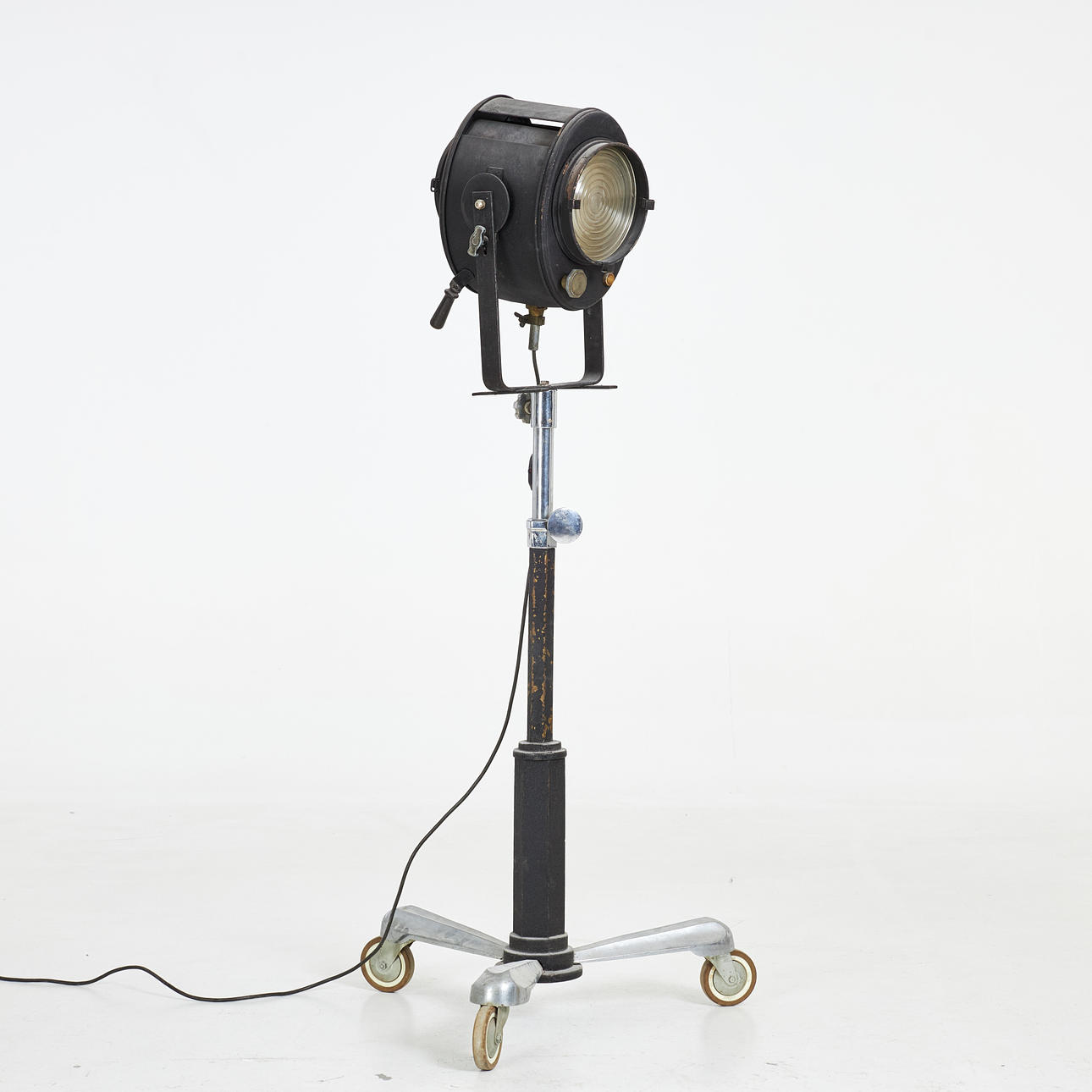 STUDIO LIGHTING, A.E. A Cremer, Paris, circa mid 20th century, on stand, adjustable light source, adjustable.