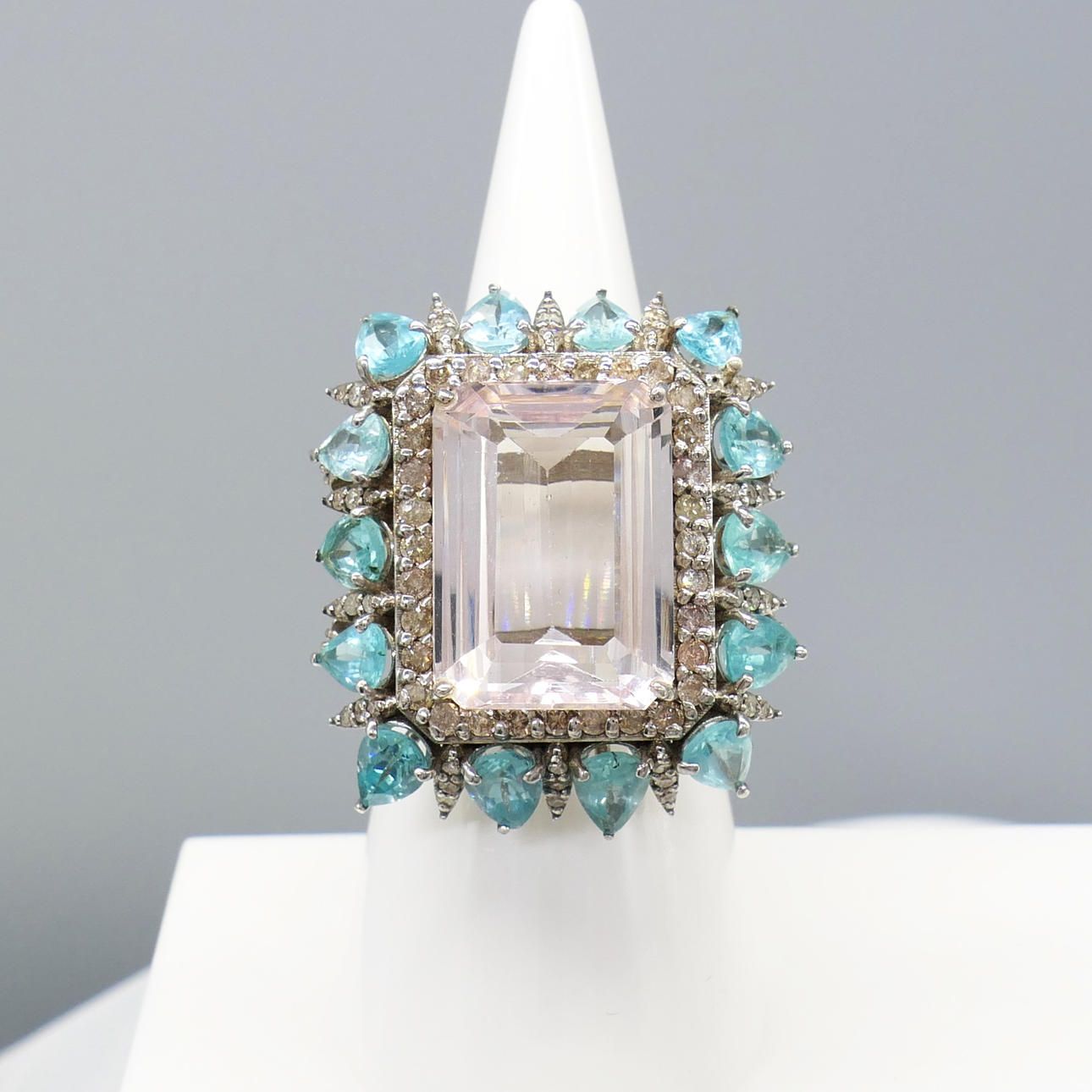 MORGANITE, APATITE & DIAMOND dress ring.