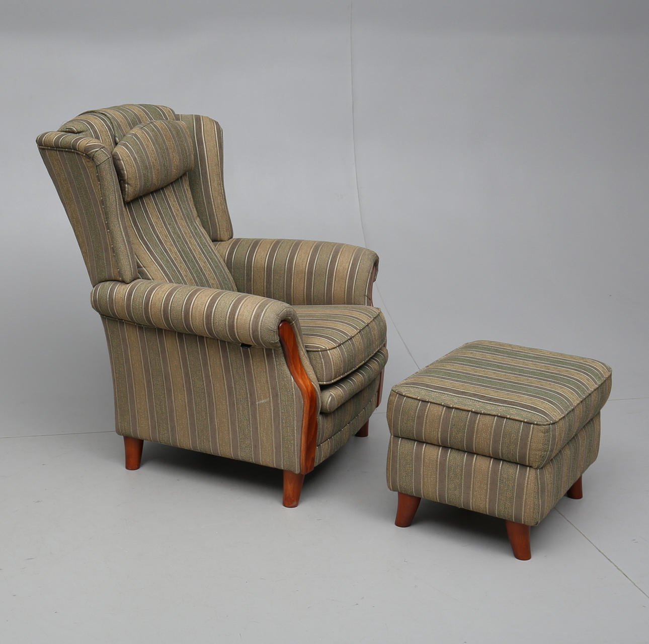 FÅTÖLJ MED FOTPALL, Bröderna Andersson, 1900-talets andra hälft.