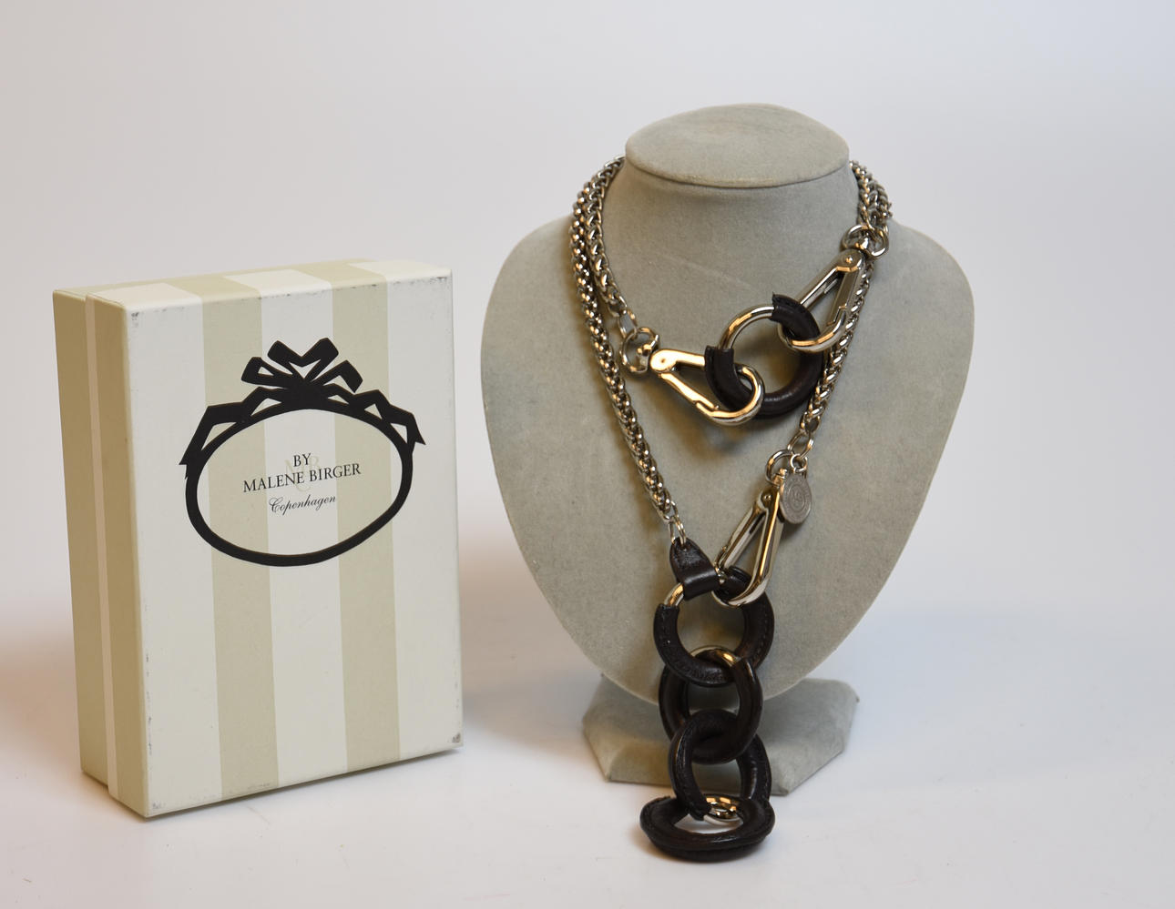 HALSBAND, " Ellise " By Malene Birger Copenhagen, nyskick i originalkartong.