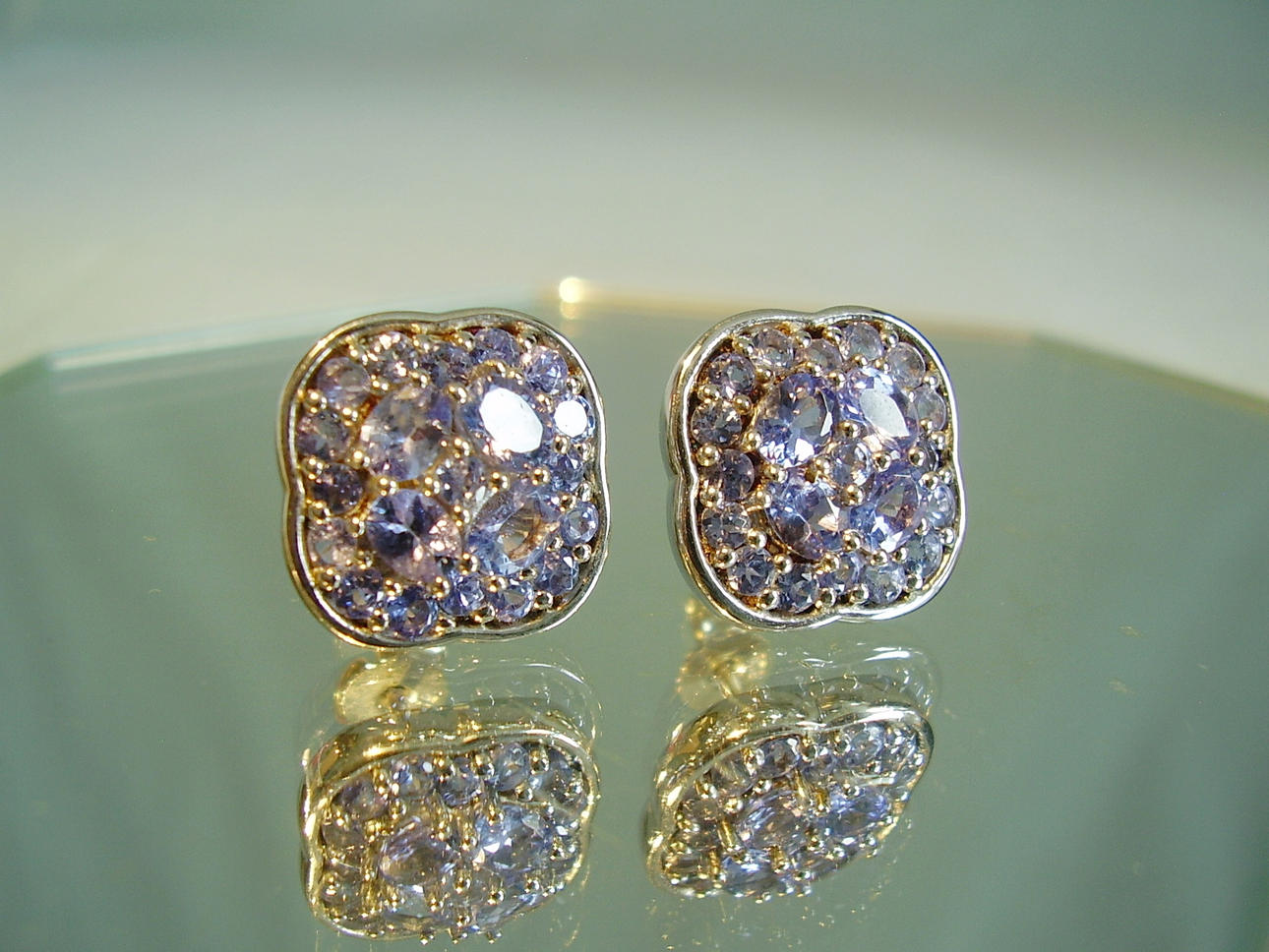 TANZANIT STUD ÖRHÄNGEN 1.9 ct.