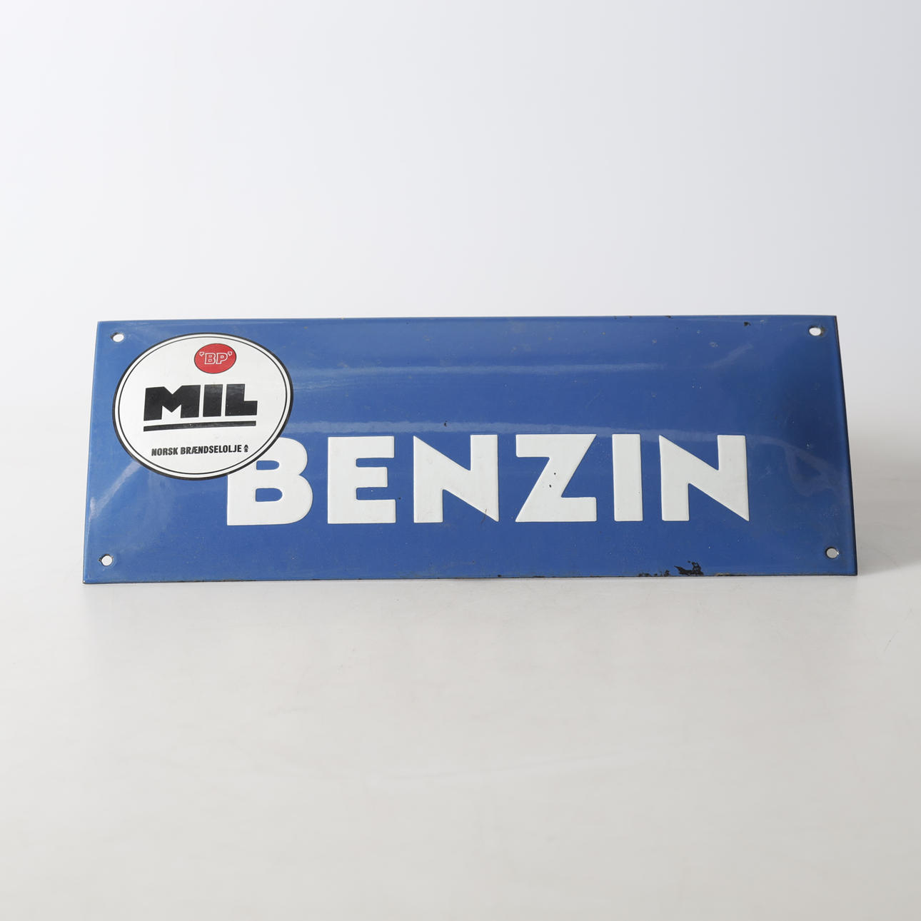 EMALJSKYLT. "BP Benzin" Norge, sentida.