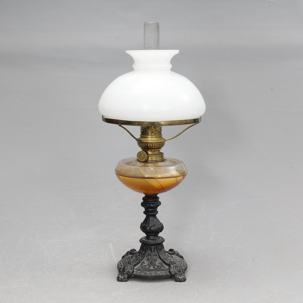TABLE KEROSENE LAMP.