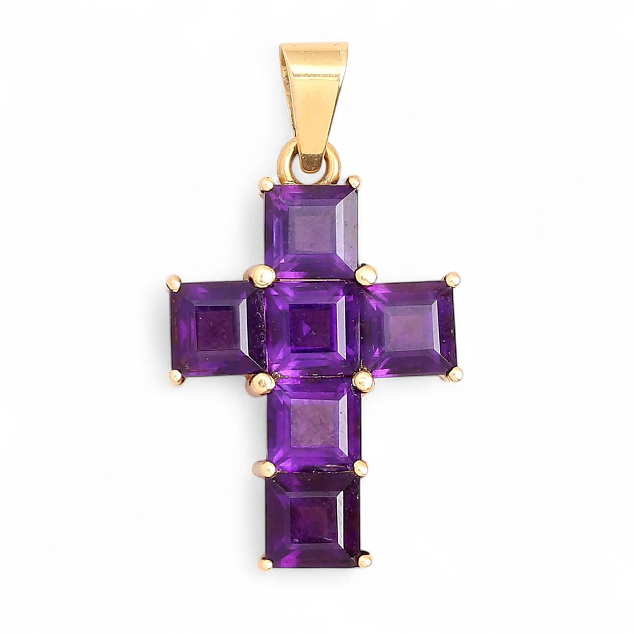 Gold and amethysts pendant cross.