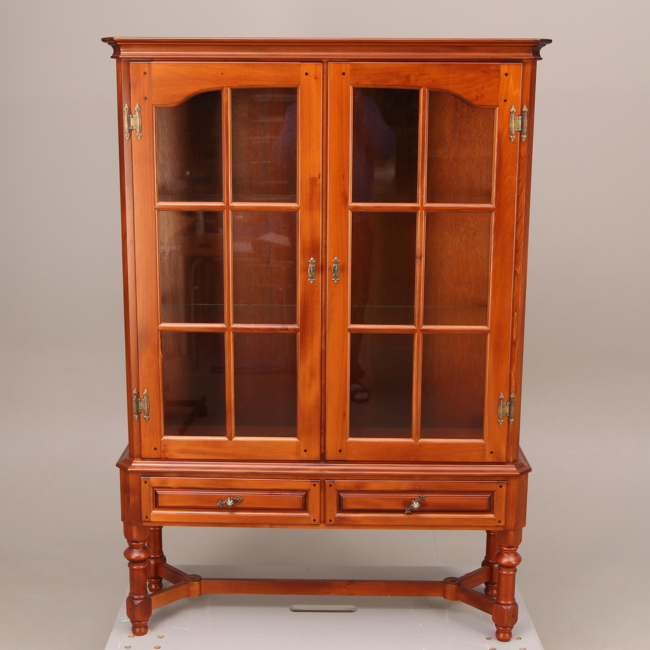 VITRINSKÅP, betsat trä, pardörrar + parlådor, 19-/2000-talet.