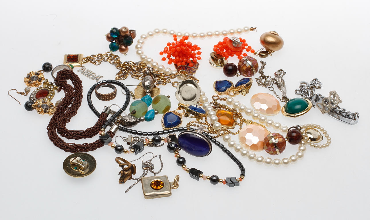 BIJOUTERIER, 1900-2000-tal.