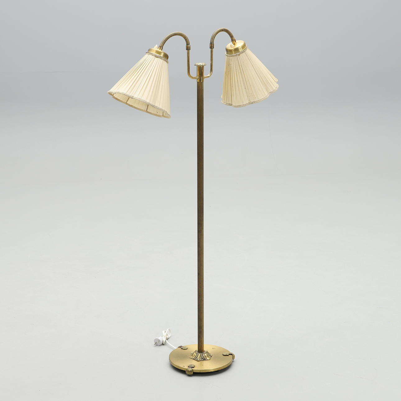 A mid 20th century floor lamp.
