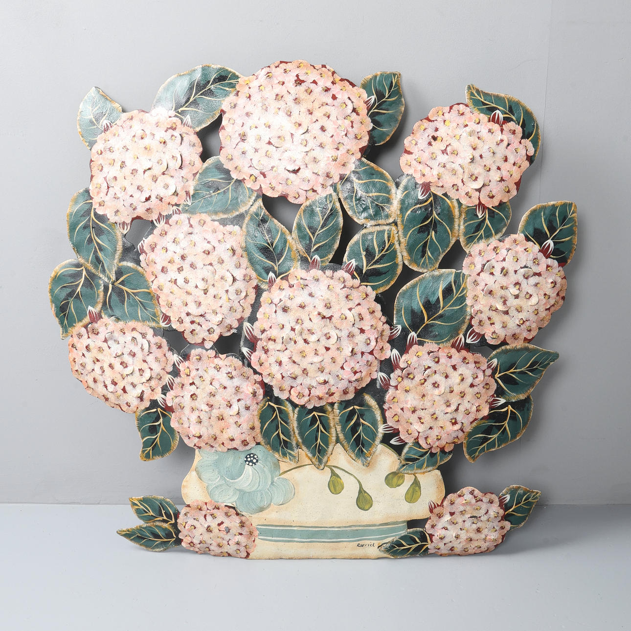 EARLY 20TH CENTURY TOLEWARE HYDRANGEA FIRE SCREEN.