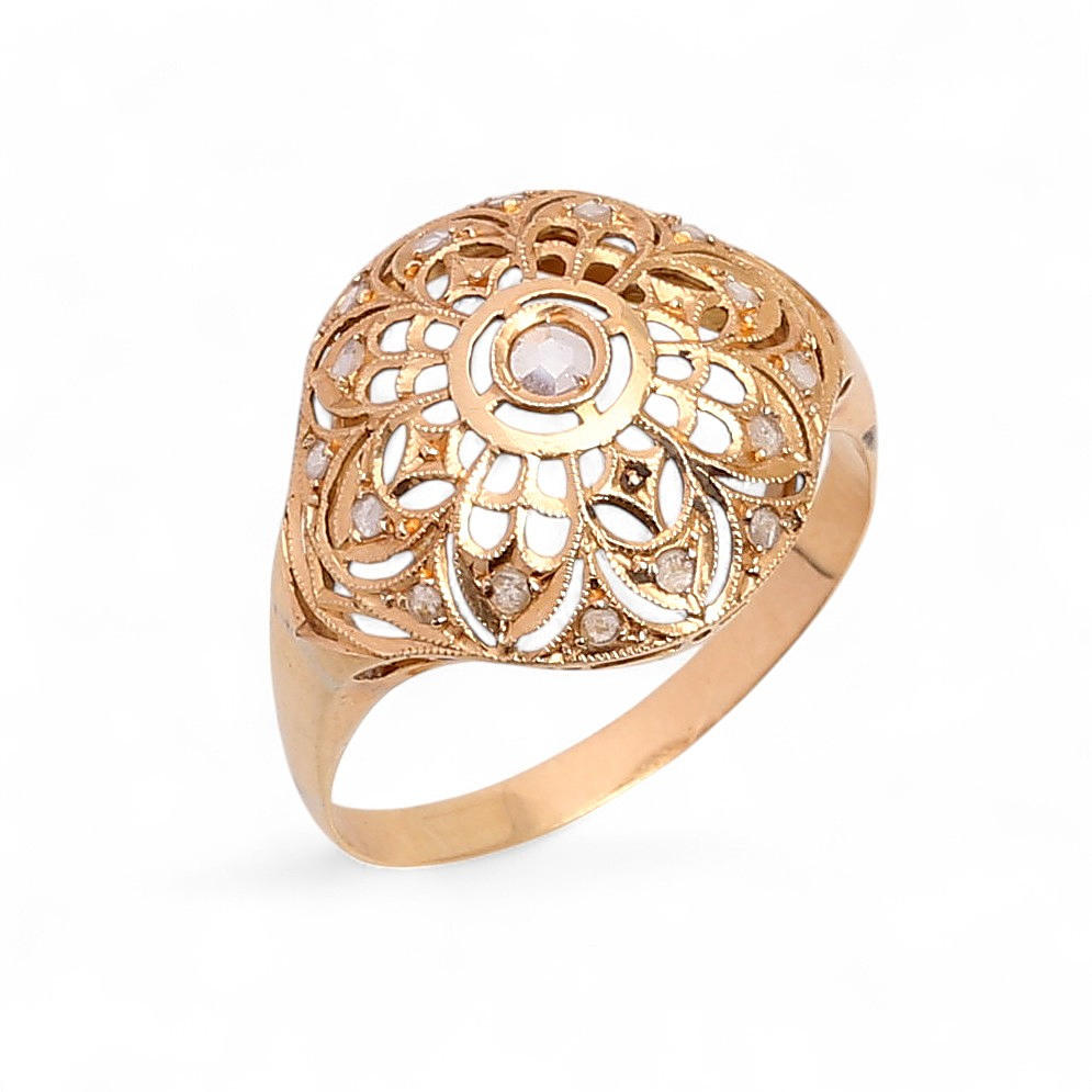 Gold ring, early 20th Century.