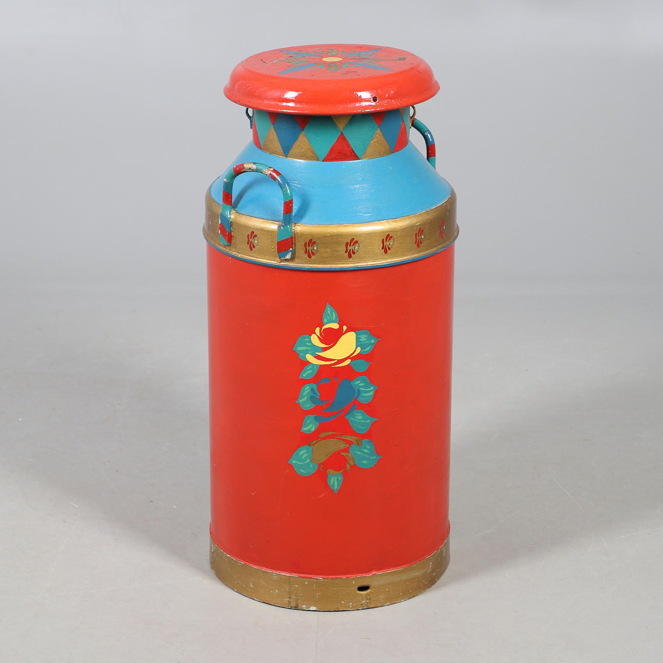 A NINETEENTH CENTURY MILK CHURN.