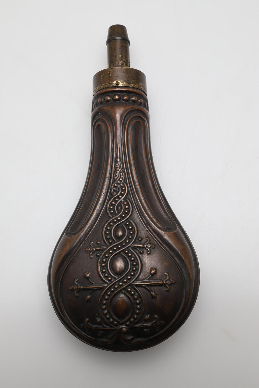 A LARGE DECORATIVE COPPER BODIED POWDER FLASK. Weapons & Militaria ...