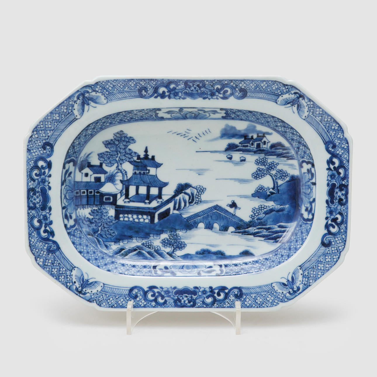 A Chinese crock-pot, 17th/19th century.