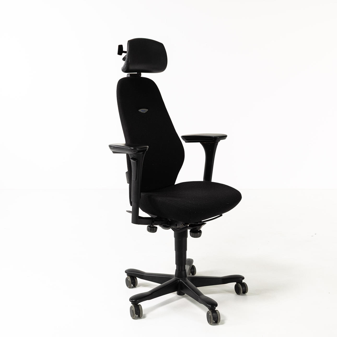 OFFICE CHAIR. Kinnarps Plus 8000 Synchrome, 2000s.