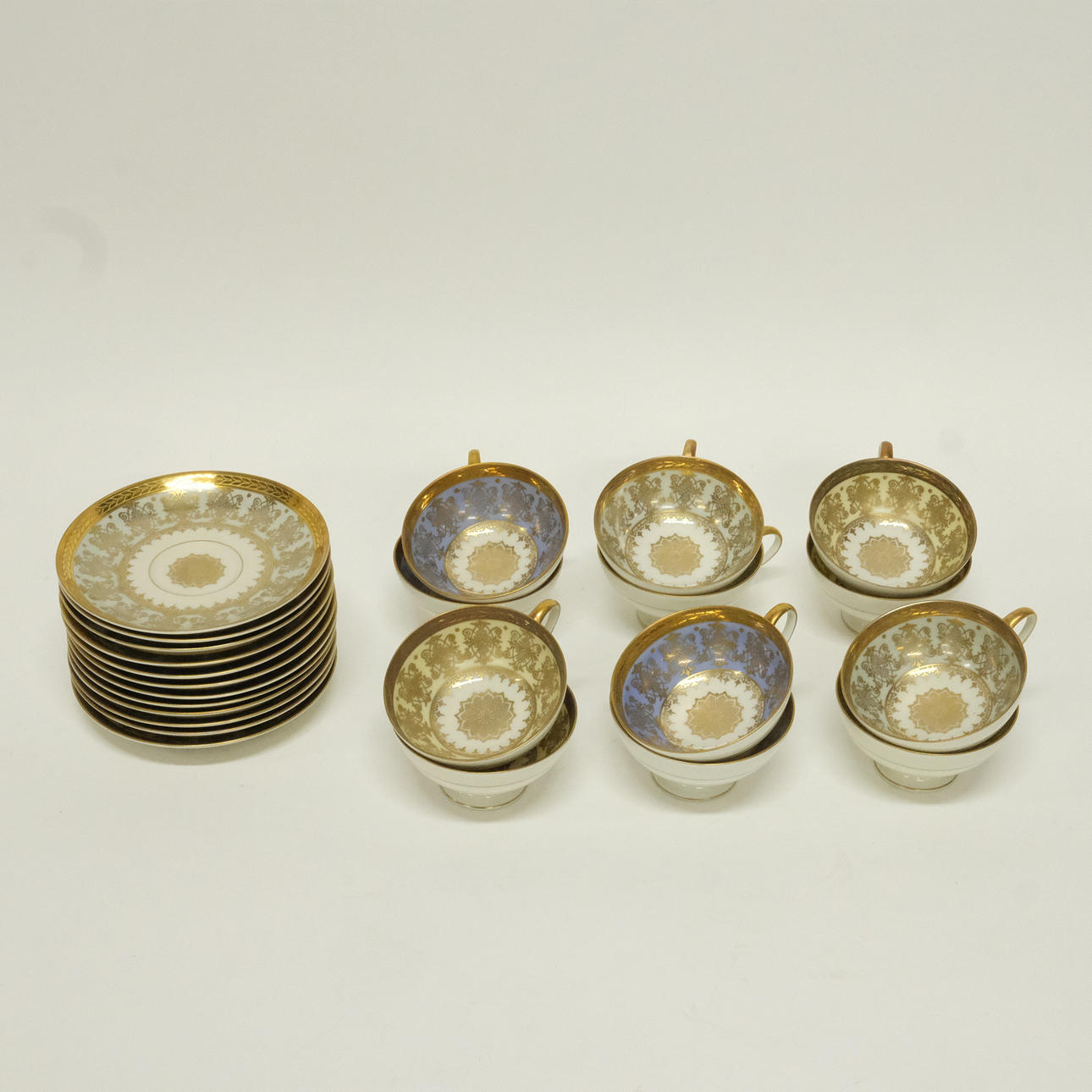 MOCCA TABLEWARE, ROSENTHAL, 24 PIECES.