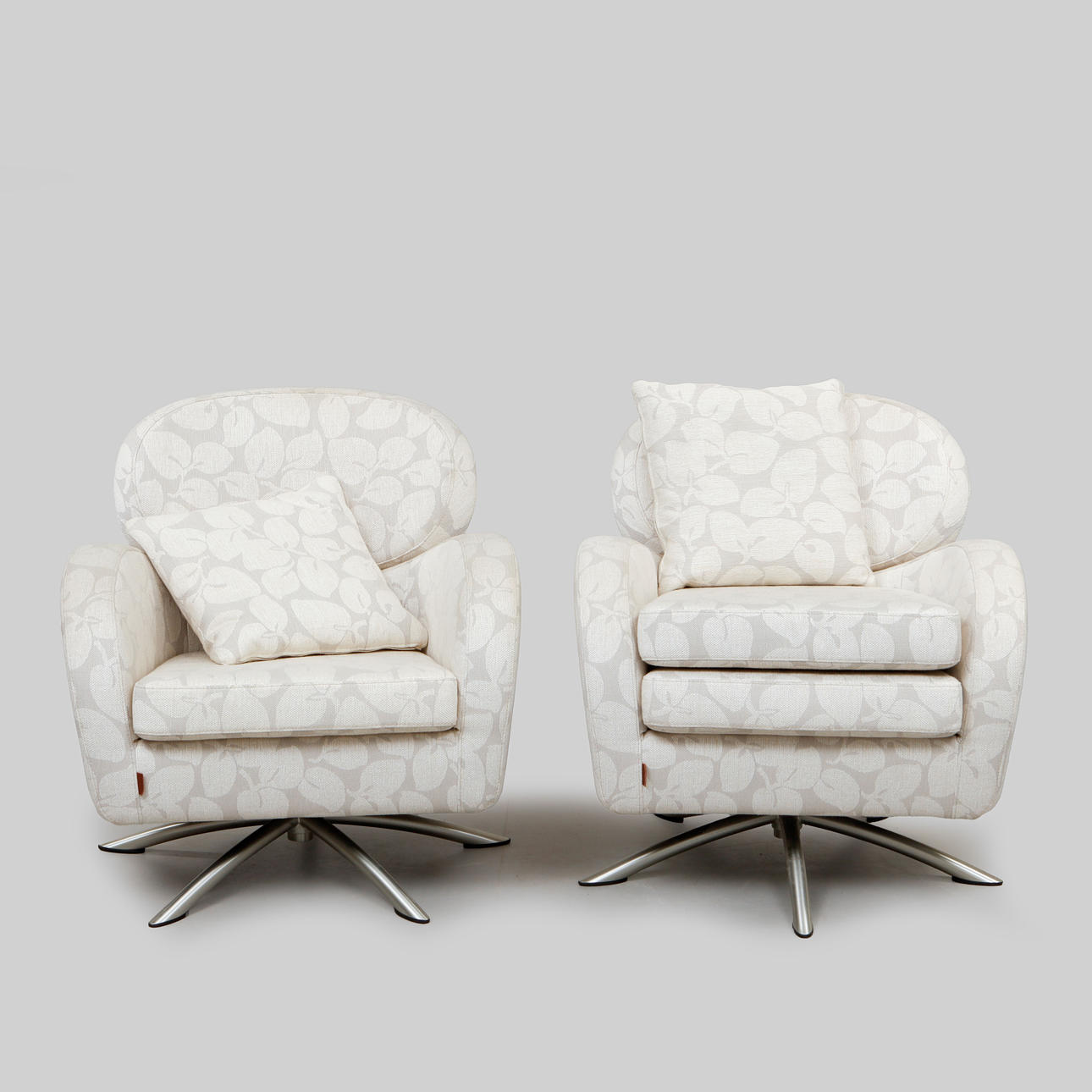 FÅTÖLJER, ett par, "Sting", Brunstad, 2000-tal.