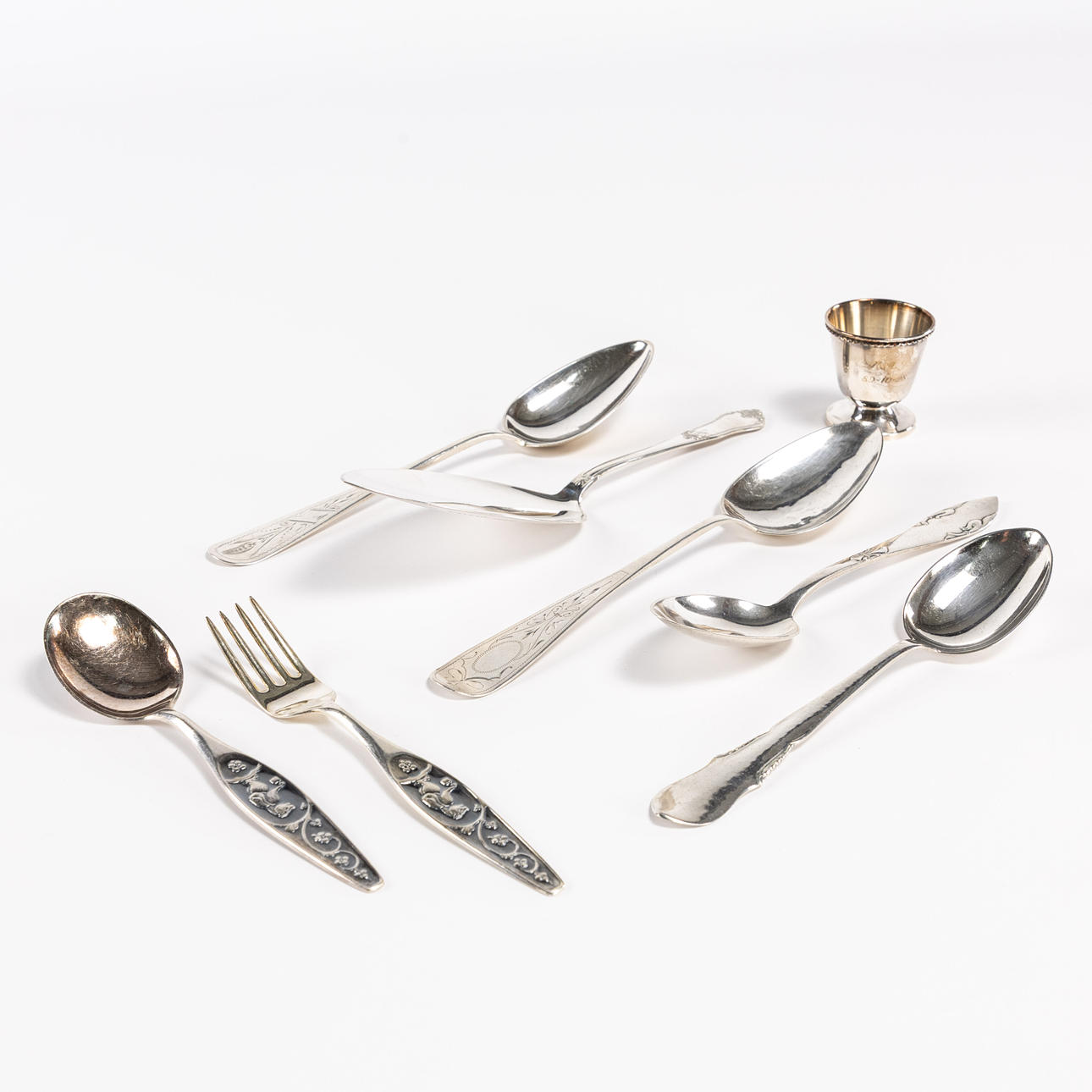 SILVER OBJECTS. 8 pcs, weight 280 grams.