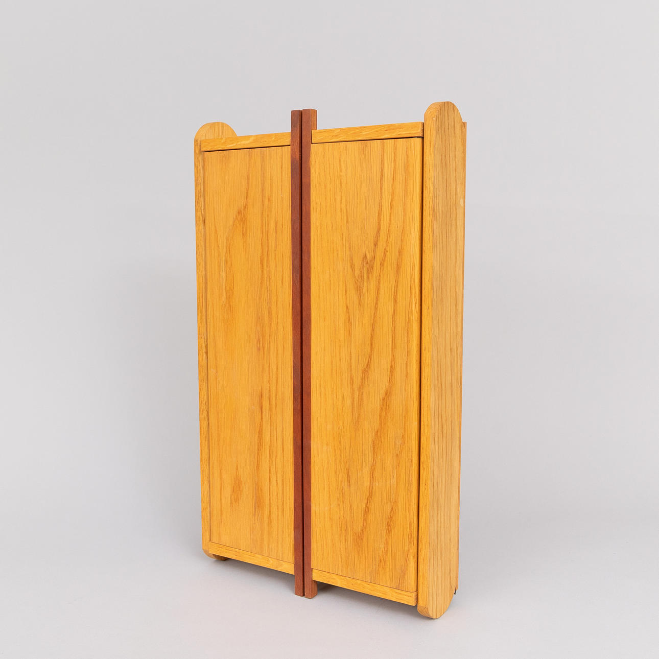 Wall cabinet, box, newer manufacture.