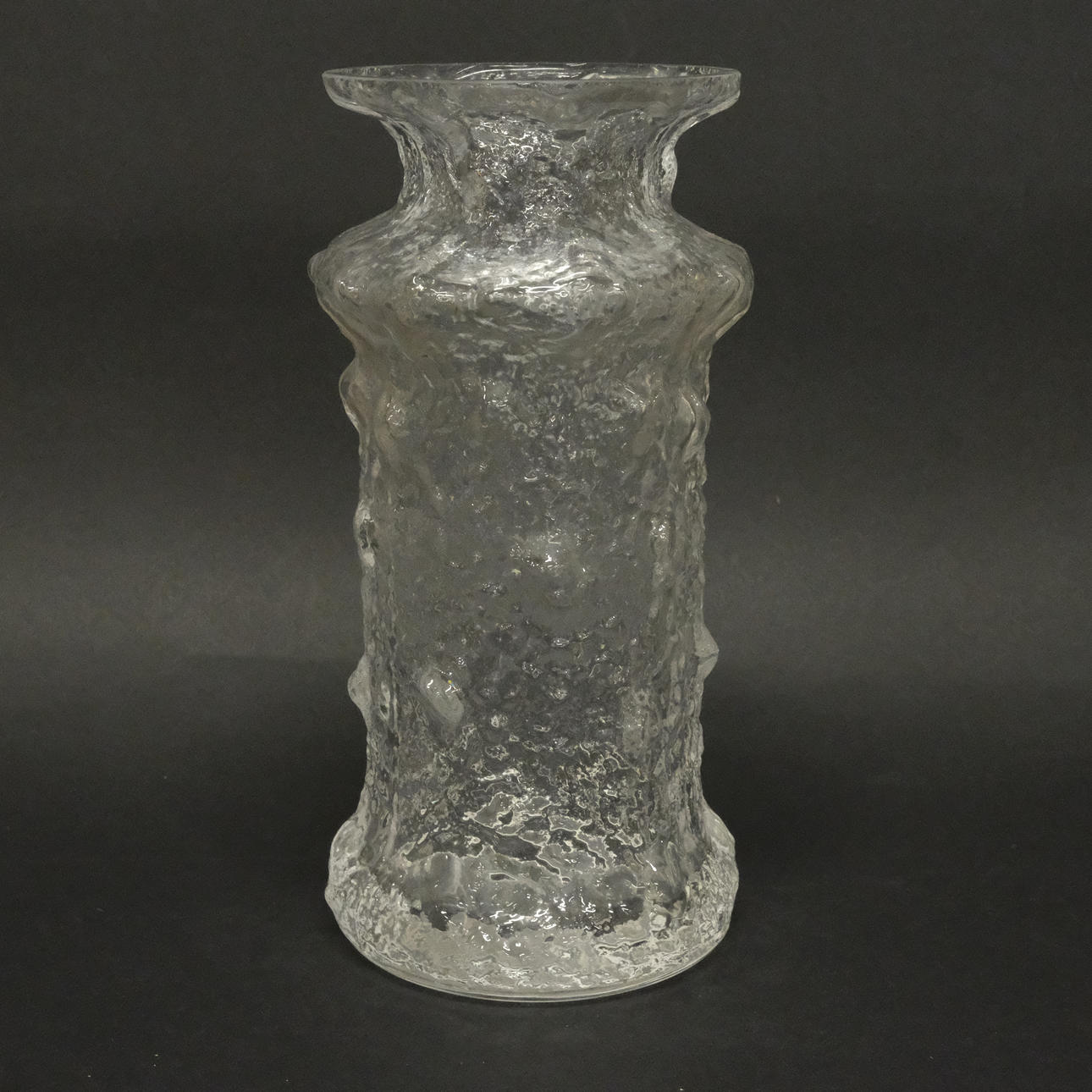 TIMO SARPANEVA. VASE, “RUBUS”, IITTALA.