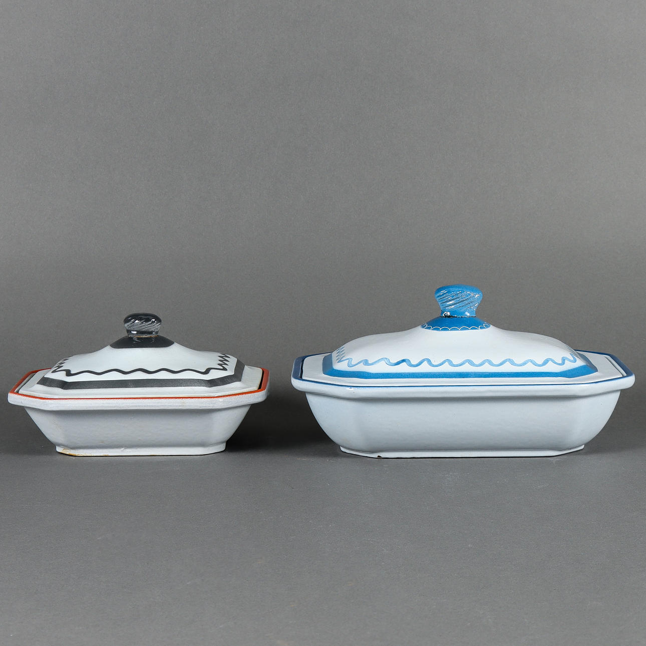 CAROTES 2 pieces, enamelled cast iron.