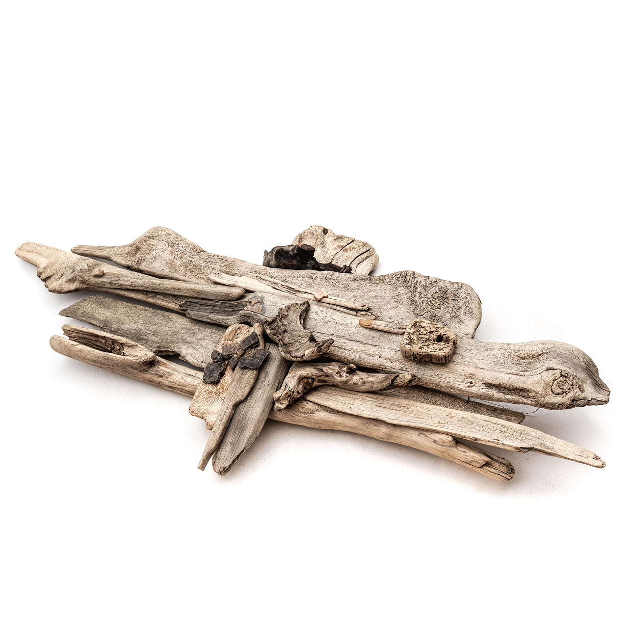 OIDENTIFIERAD KONSTNÄR. Wall sculpture, Driftwood, Signed.