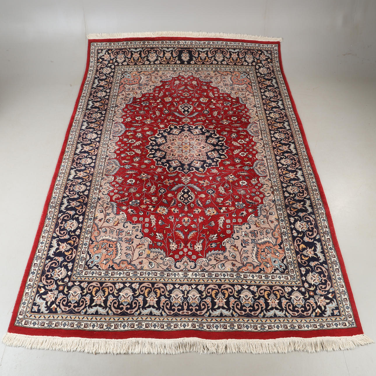 CARPET, oriental, 330 x 218 cm.