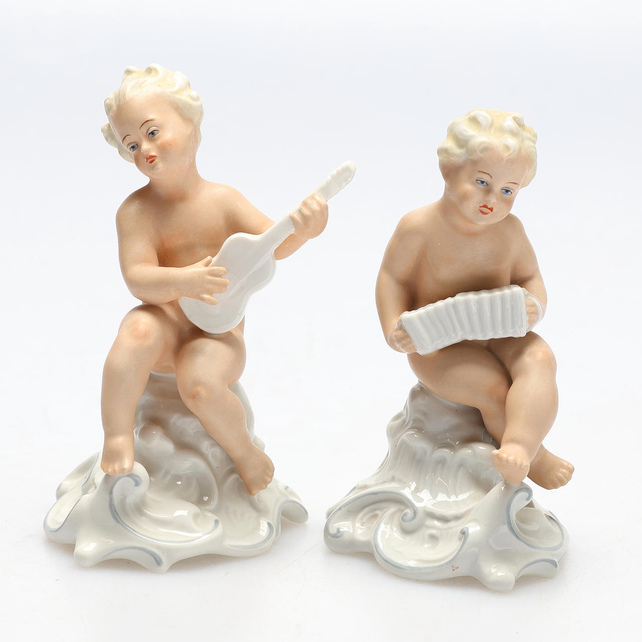 FIGURINES. Two playing putts, Schaubachkunst, Germany.