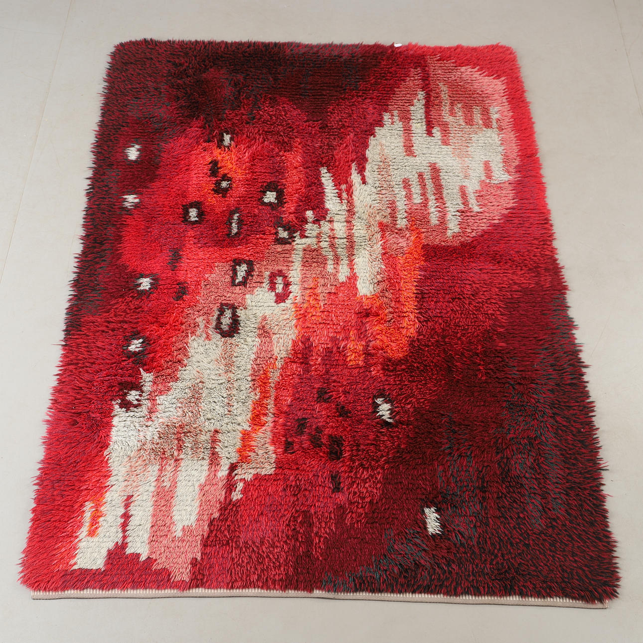 CARPET, window, 220 x 140 cm.