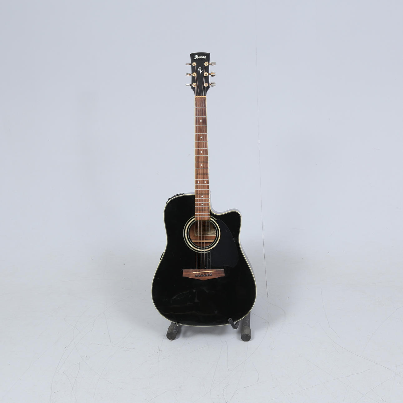 Halvakustisk GITARR, Ibanez, PF14CE-BK, med case.
