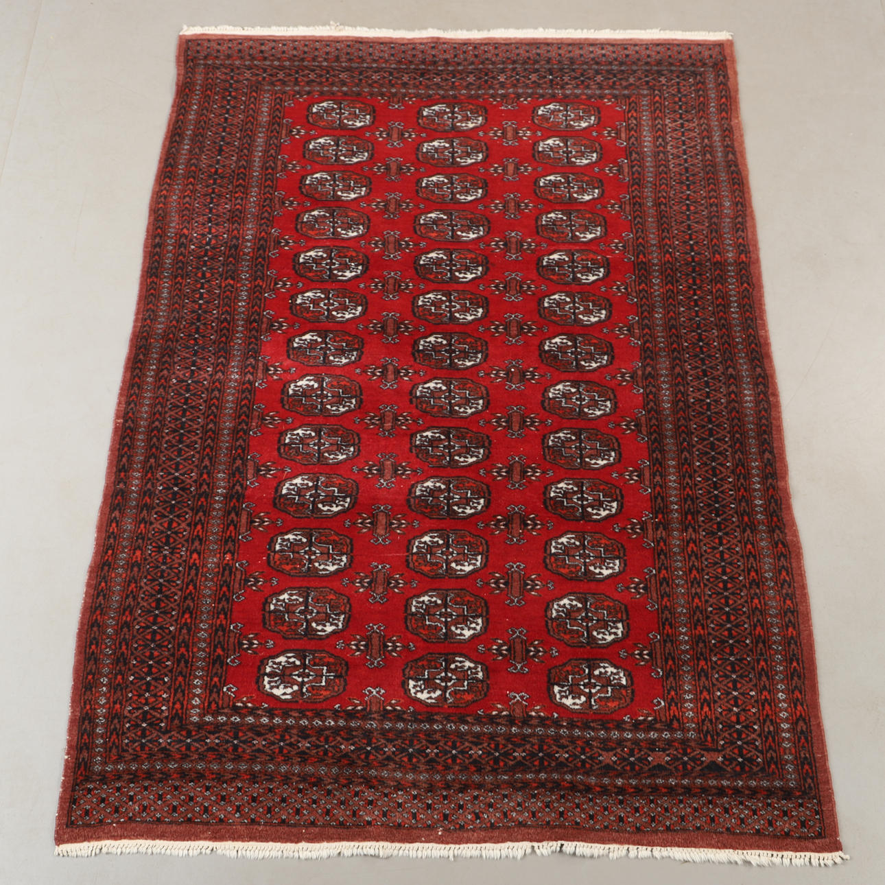 CARPET, Bochara, 190 x 130 cm.