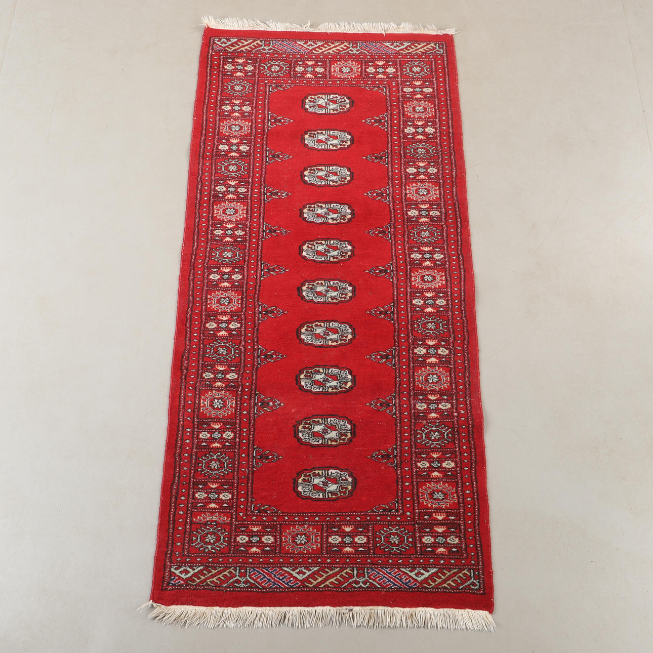 CARPET, Bochara, 181 x 82 cm.