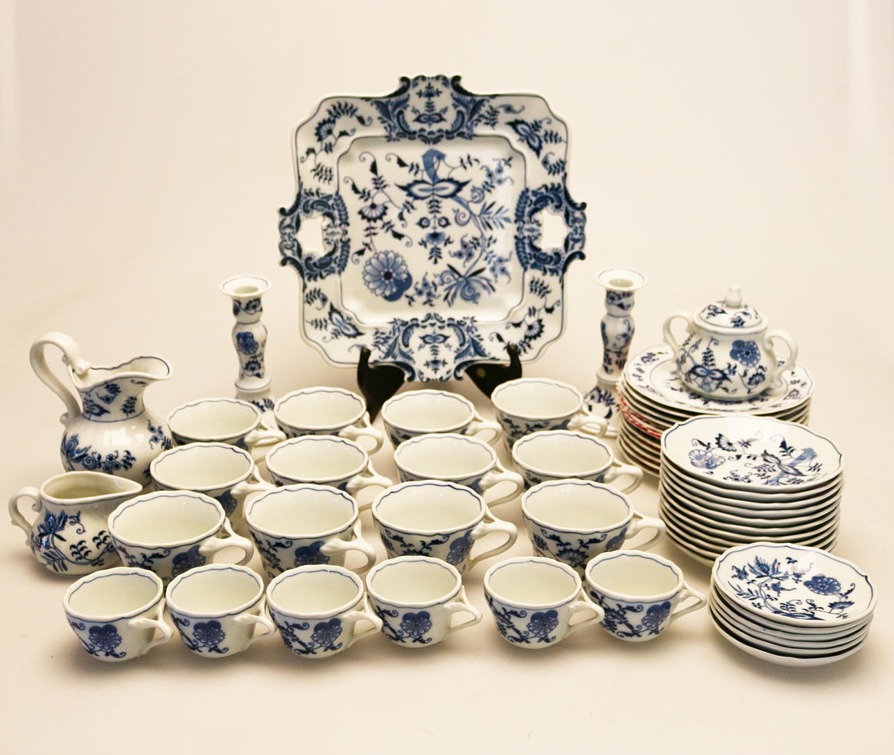 KAFFESERVIS, 35 delar Blue Danube, 1900-talets slut.