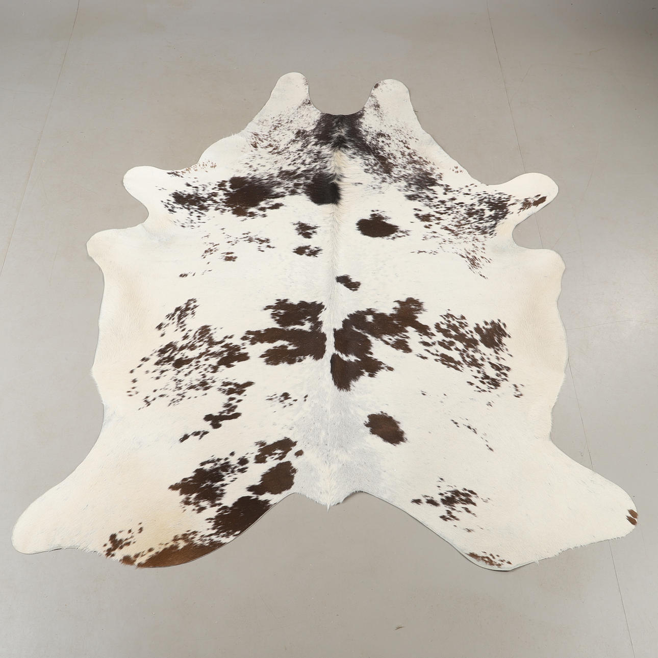 CARPET, cowhide, ca 223 x 187 cm.