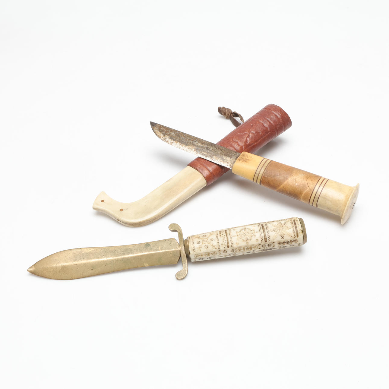 KNIVES, 2 pcs, horn and leather.