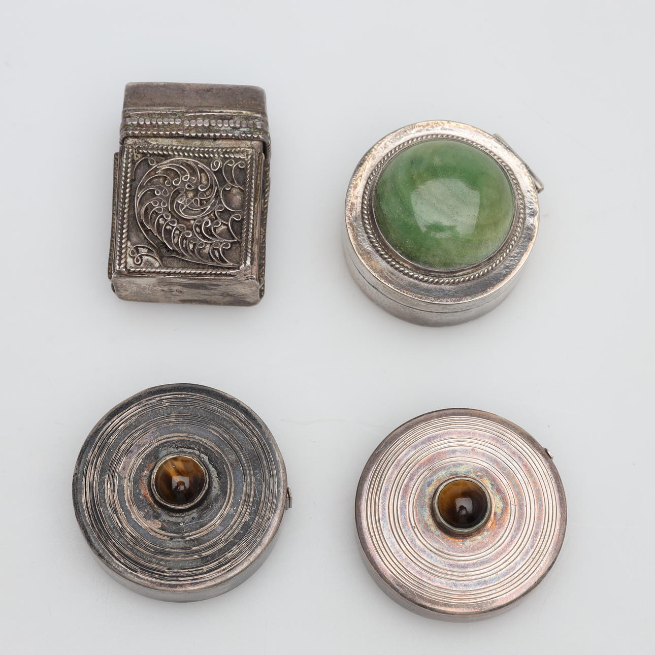 BOXES 4 pieces, silver, gross weight approx. 62 grams.