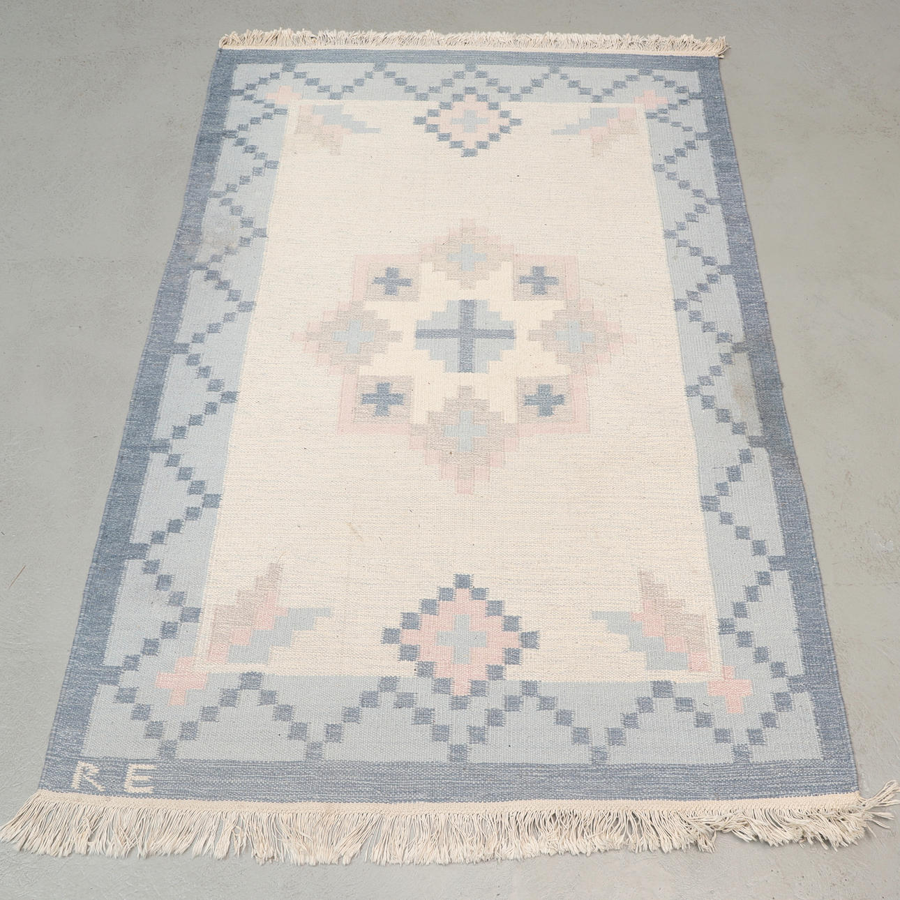 CARPET, linen signed RE, dimensions approx: 202x137 cm.