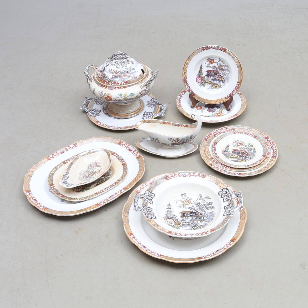 MATSSERVIS, ca 128 delar flintgods, "Japan", Rörstrand 1900-talets början.